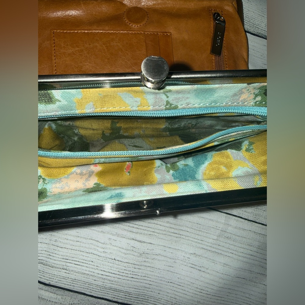 HOBO Lauren Clutch-Wallet - Picture 9 of 11